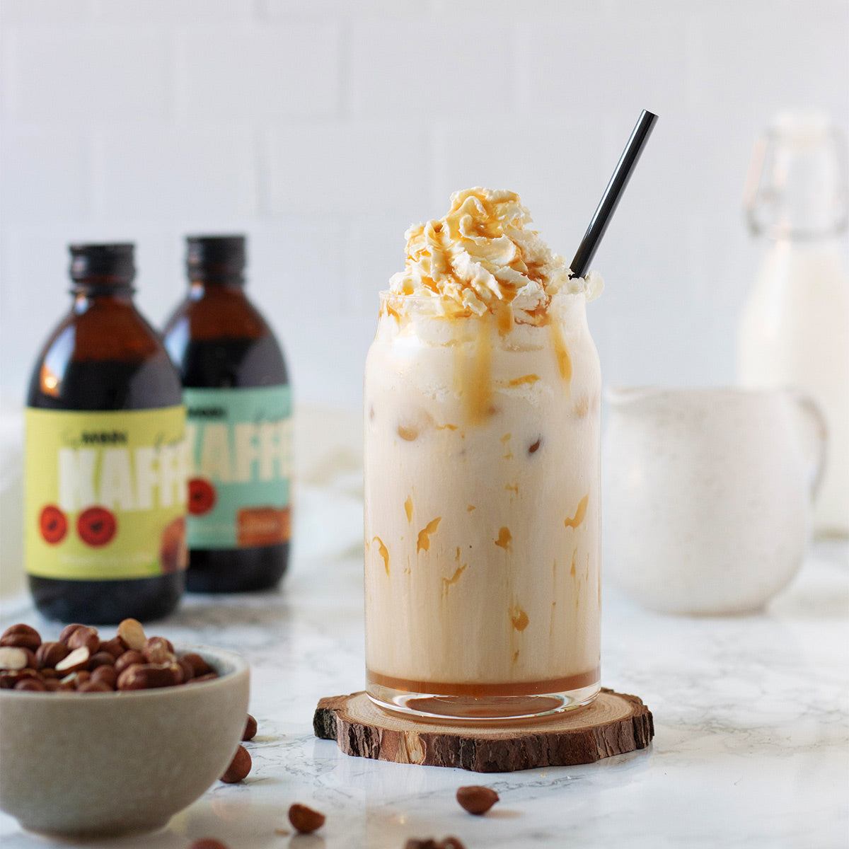 Try-Moin_Haselnuss-Caramel_Iced-Hazelnut-Caramel-Latte_Frontal-ein-Glas-mith-Sahne_komprimiert.jpg